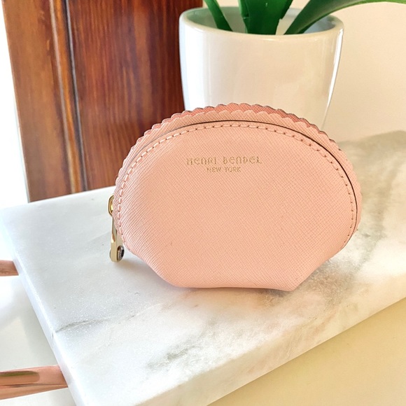 Henri Bendel Small Light Pink Scalloped Coin Pouch - Picture 2 of 9